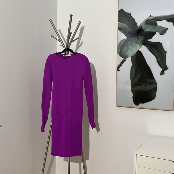 Bright Purple Bodycon Dress with sexy Back cutout - Picture 2 of 5